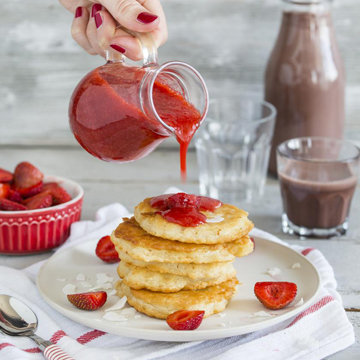 Блины без муки с клубничным соусом 1