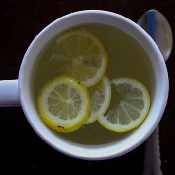 Горячая вода с лимоном