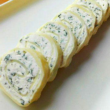 Сырный рулет с хреновой начинкой