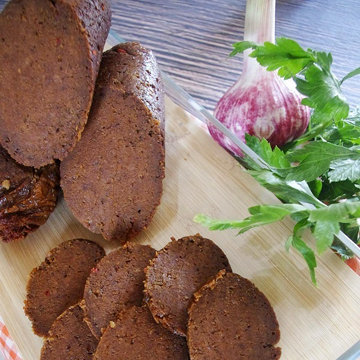 Постная чесночная колбаса