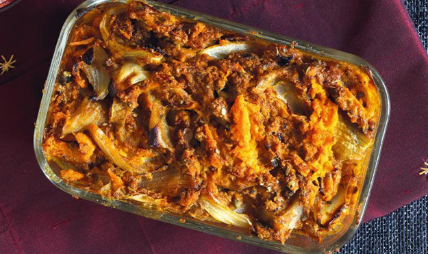 Запеканка из шалфея, лука и сладкого картофеля