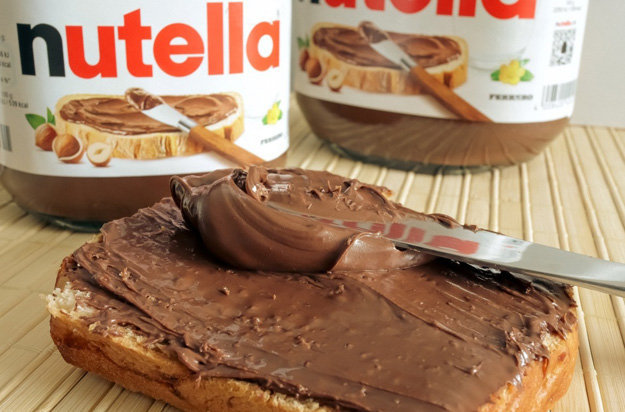 хлеб со спредом Nutella