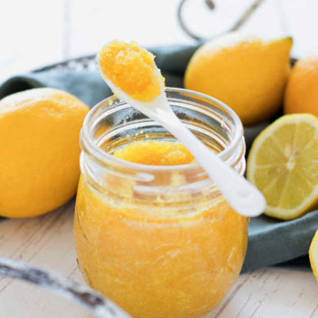  кожуру смолоть с сахаром