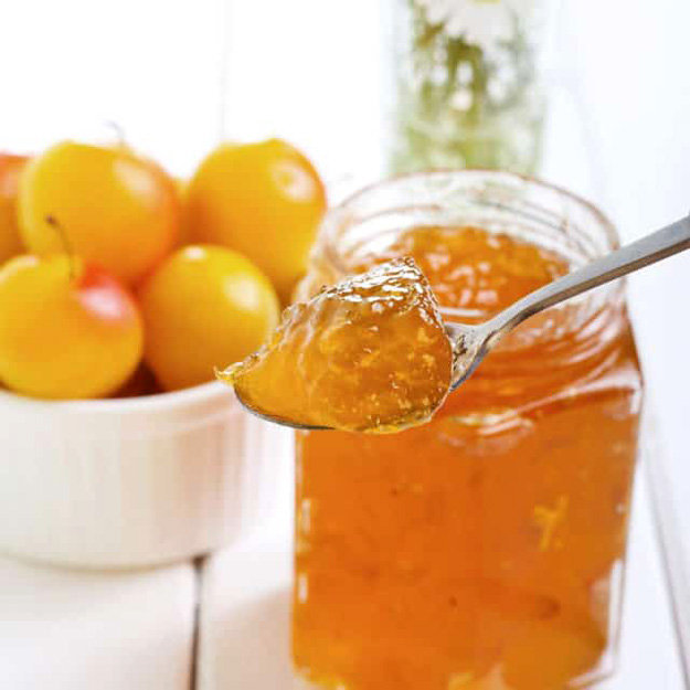 Варенье из алычи с косточками
