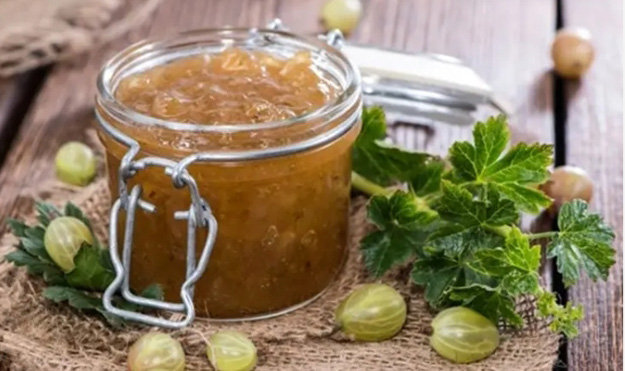 Скумбрия вареная с соусом из крыжовника 1