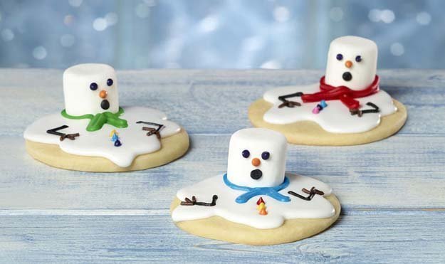 Простое и вкусное печенье на праздничный стол в виде снеговика 
