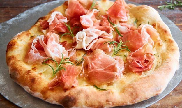 Пицца бьянка с ветчиной-01