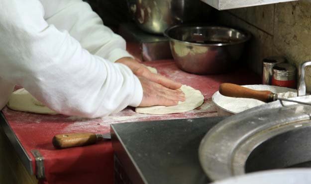 Тесто — основа любой пиццы-01