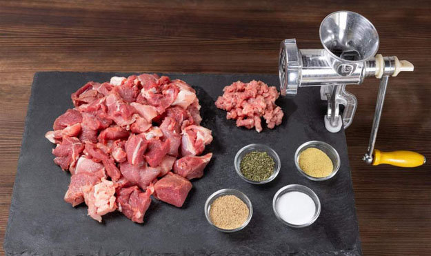 Рецепт домашней колбасы из свиного мяса